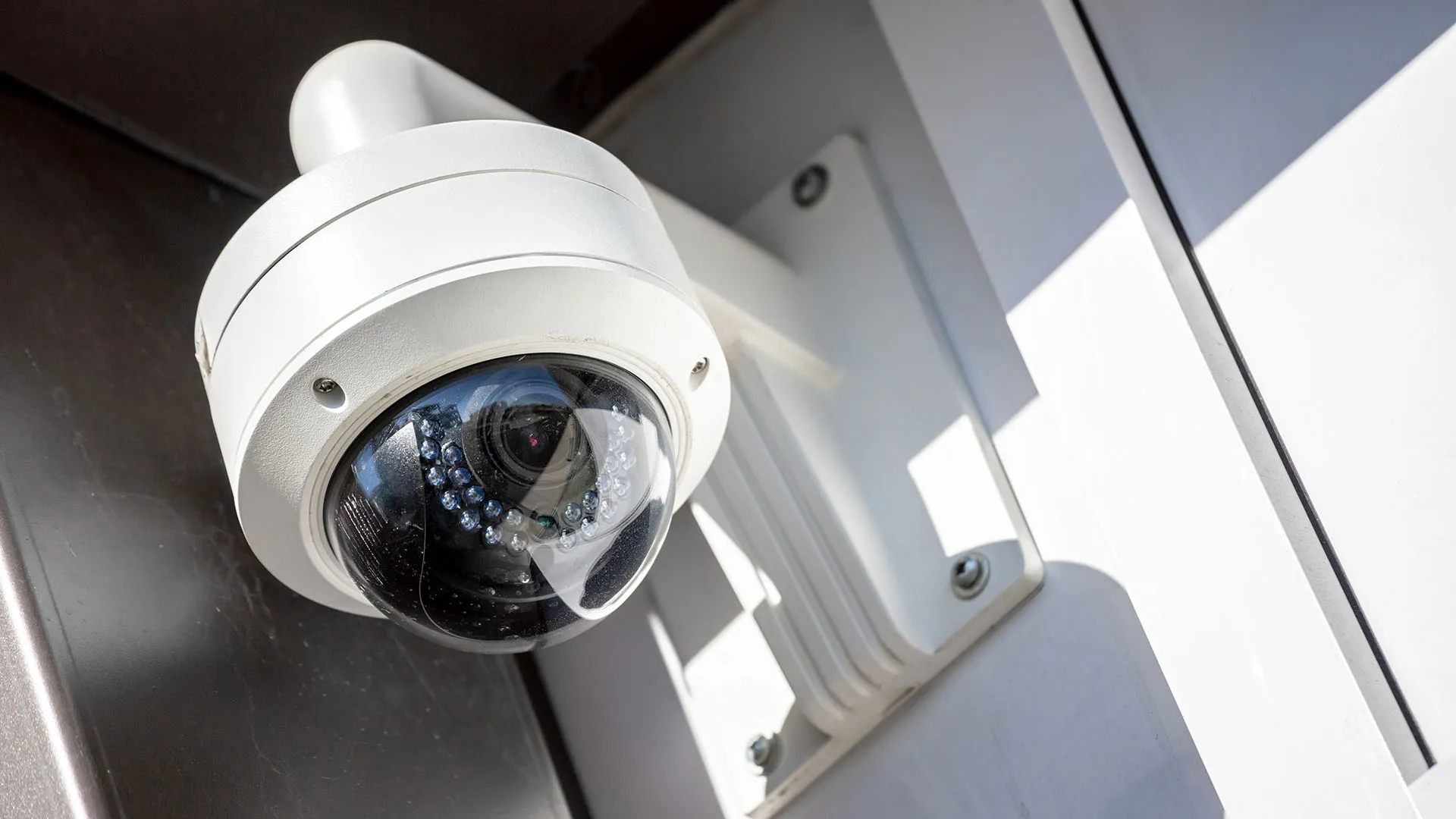 Choosing the Right Surveillance Camera System for Your Home image